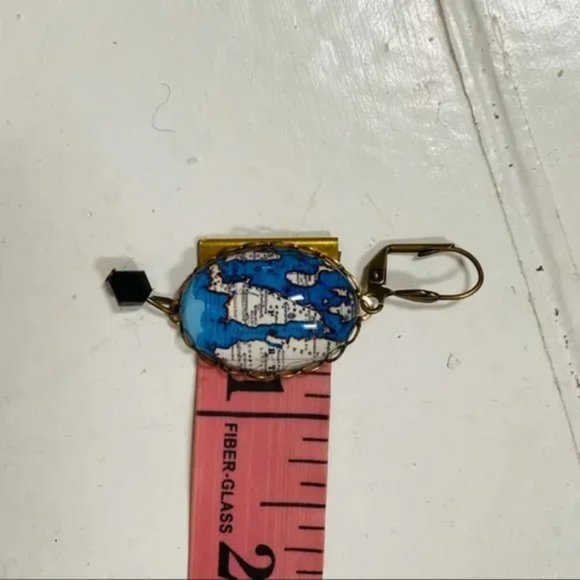 NEW without TAGS drop earrings with map of Newport, RI - Picture 7 of 8